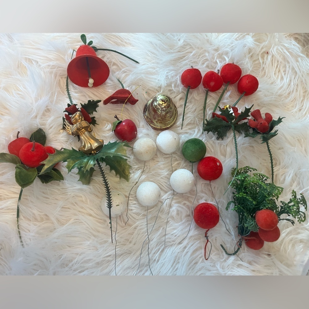 Floral picks vintage Christmas lot
Flocked balls
Flocked cardinals
Bell
Angel